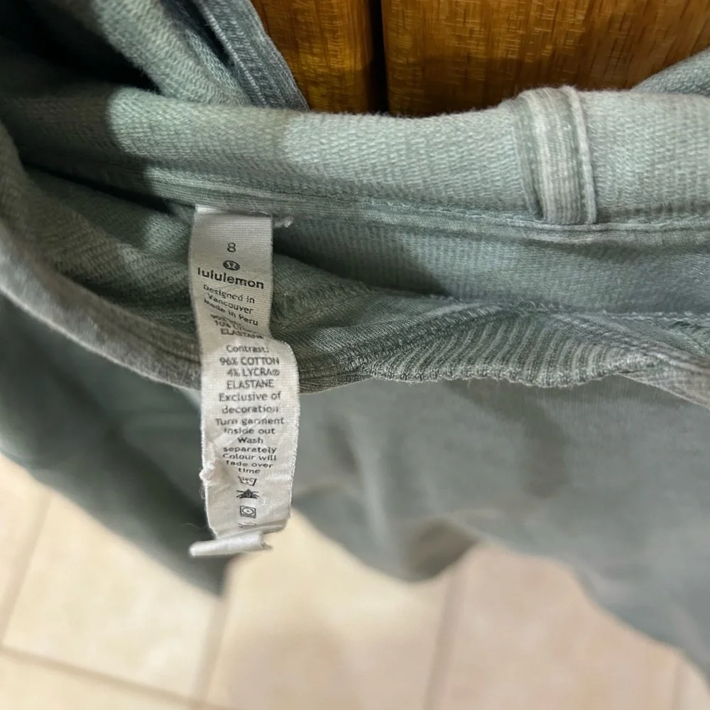 Lululemon cropped sweatshirt size 8 - Picture 3 of 4